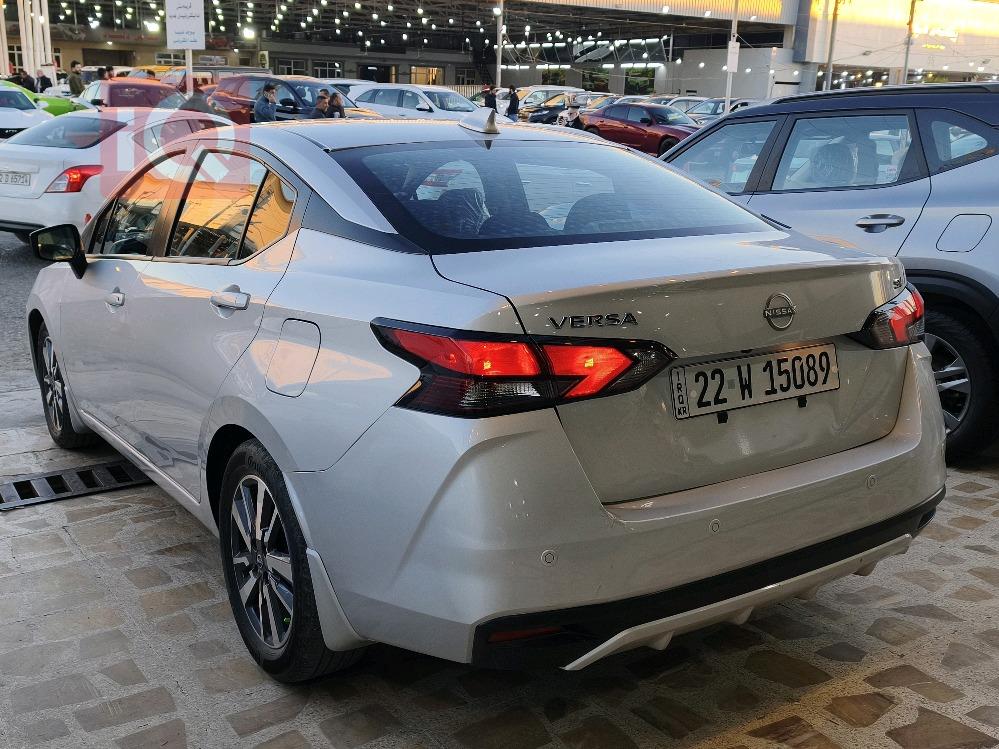 نيسان فيرسا